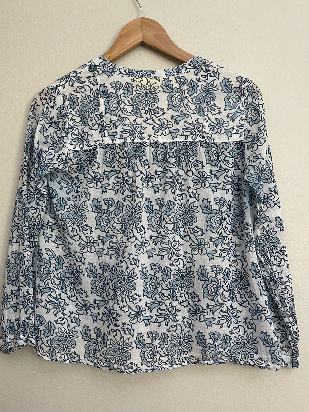 Roller Rabbit Blue Floral Tassel Peasant Boho Top XS Cottagecore Coastal - Picture 4 of 9